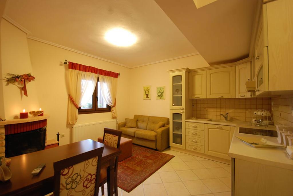 Valentini Guesthouse Karpenisi Phòng bức ảnh