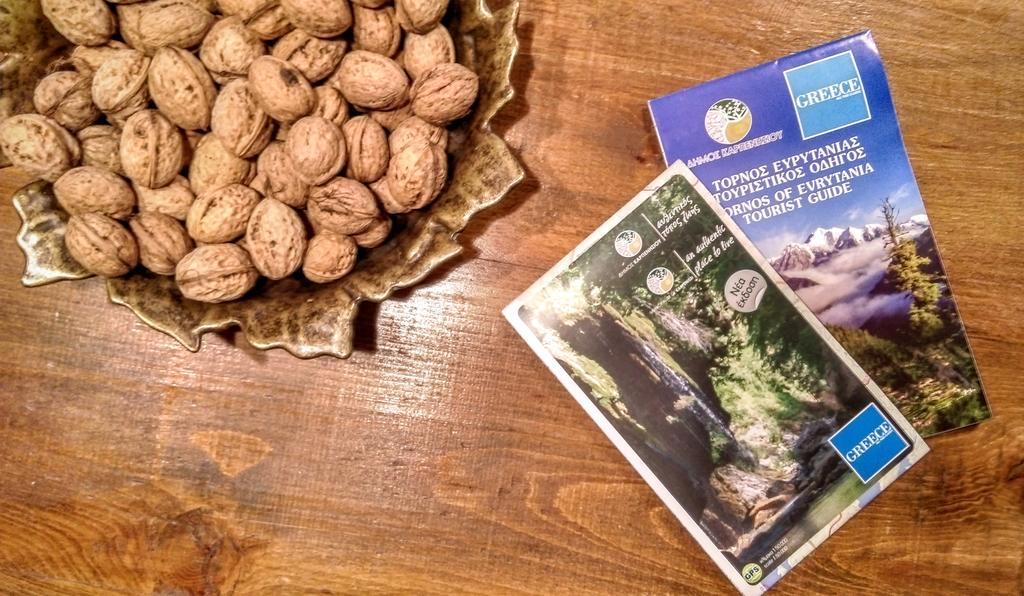 Valentini Guesthouse Karpenisi Ngoại thất bức ảnh